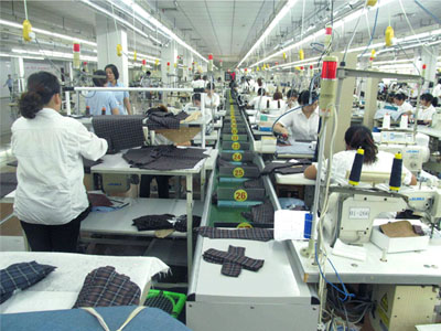 羽绒服生产车间